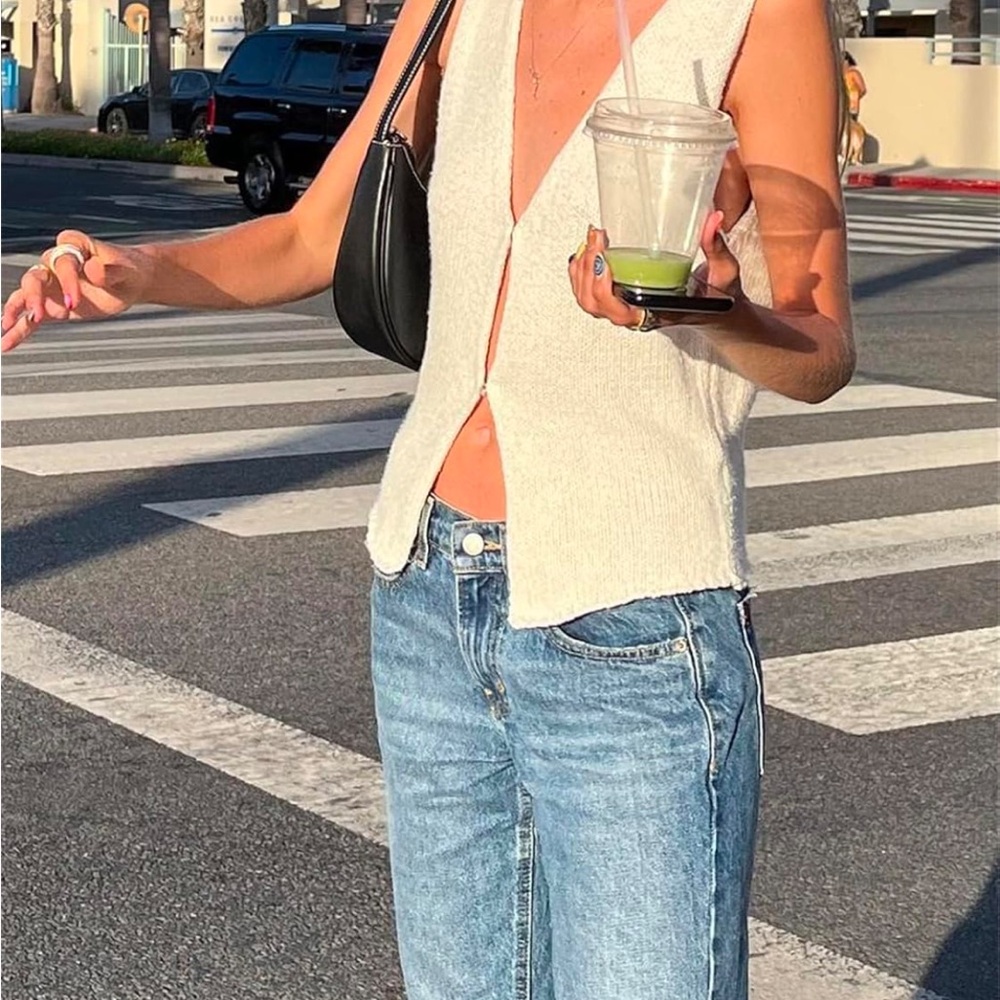 Stylish Cream Sleeveless Knit Top